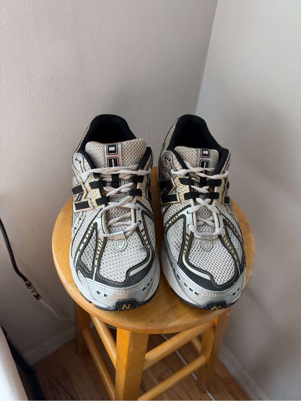 New Balance 1906R Metallic Silver Metallic Gold Men’s US 10.5 Sneakers Rubber